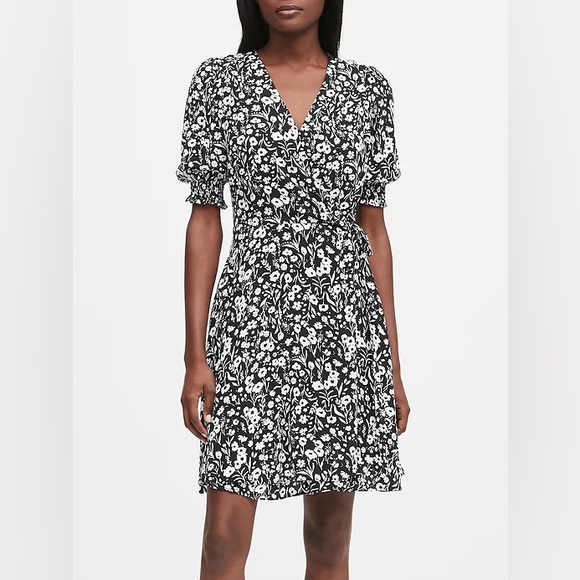 Banana Republic Dresses & Skirts - BANANA REPUBLIC Black & White Print Wrap Mini Dress NWT | Size 10